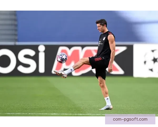 从进攻支点到体系核心解析莱万欧冠赛场战术价值与球队整体博弈