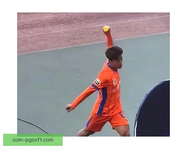 萨里场边怒摔水瓶情绪失控提前离场更衣室风波持续发酵引发关注升
